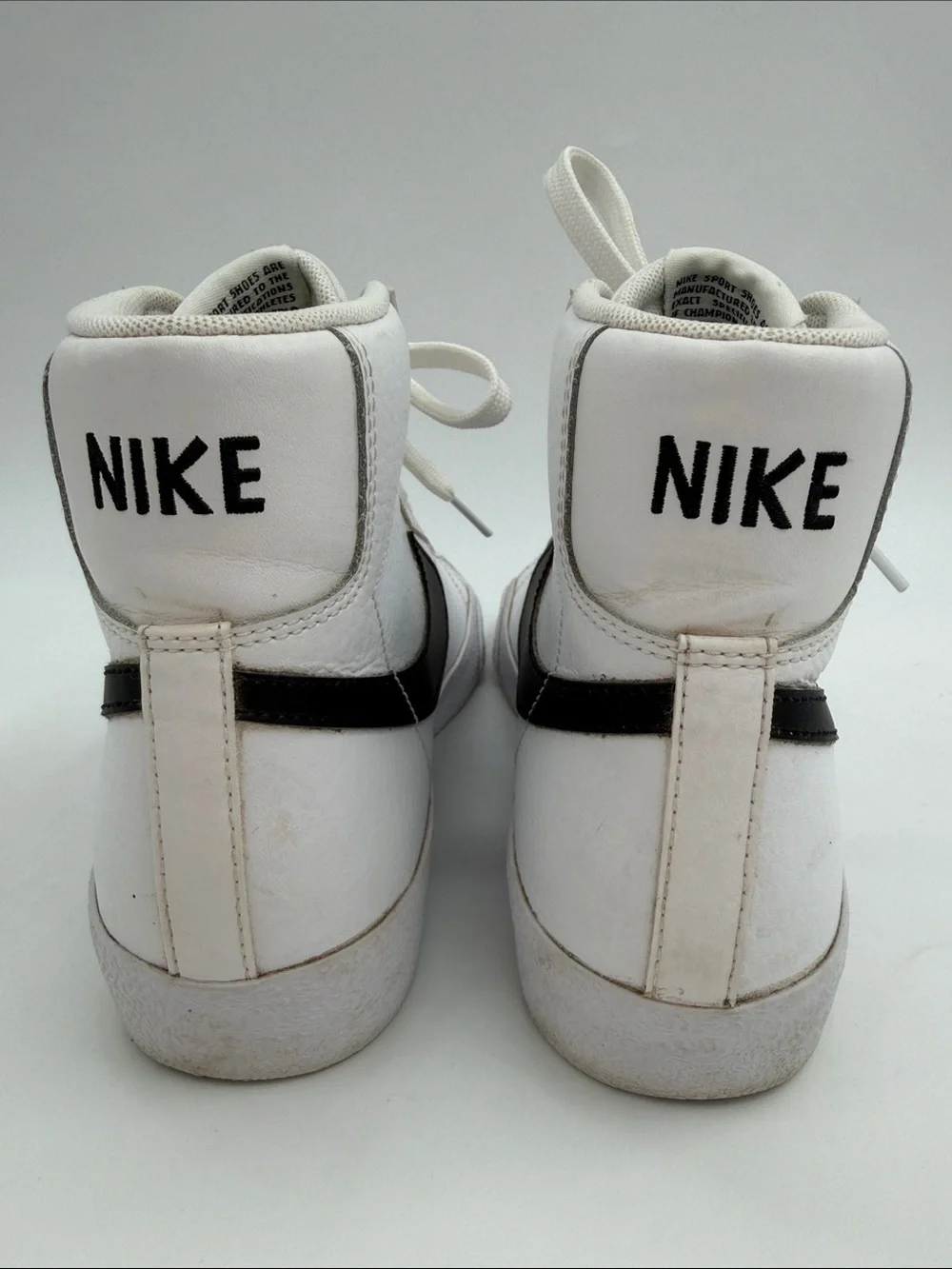Nike Blazer Mid 77 White Black Athletic Shoes Sneaker DA4086-100 Youth Size 6